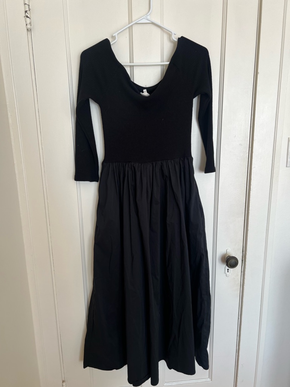 MELLODAY Black Long Sleeve Midi Dress with Scoop Neck